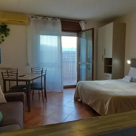 Alloggio Turistico A Via Modugno Vitinia Luaran gambar