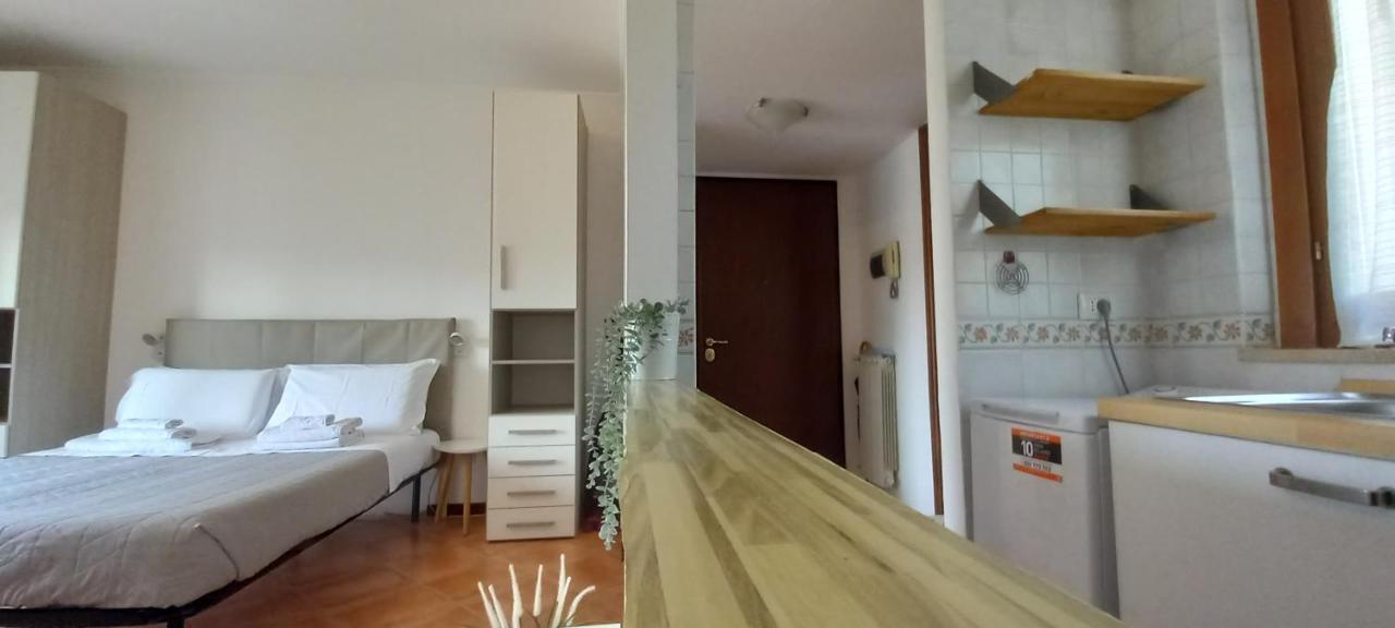 Alloggio Turistico A Via Modugno Vitinia Luaran gambar