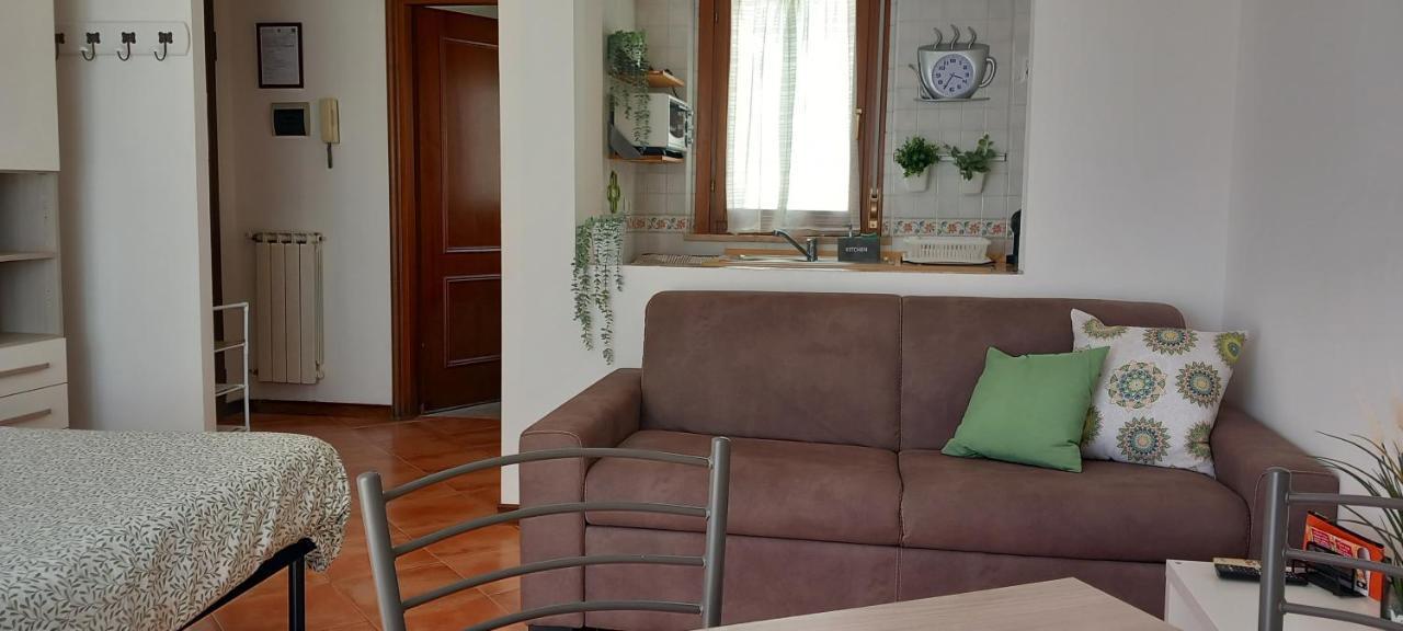 Alloggio Turistico A Via Modugno Vitinia Luaran gambar